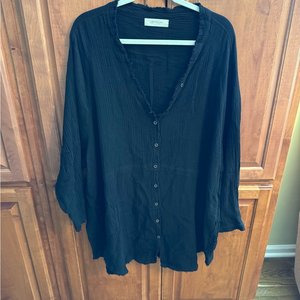 ARULA Black Button down Top